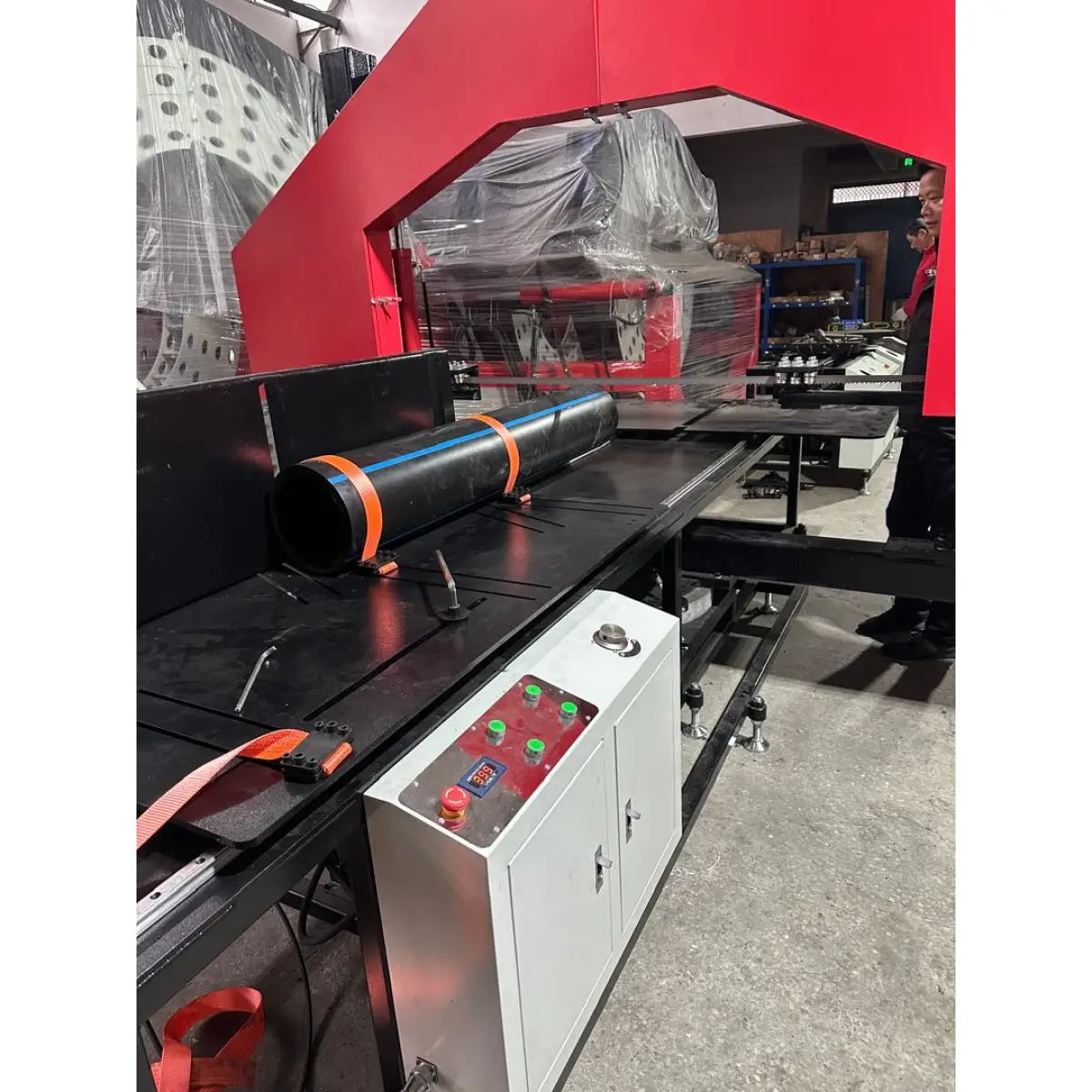 Mașină automată de tăiat țevi PEHD (HDPE) cu bandă